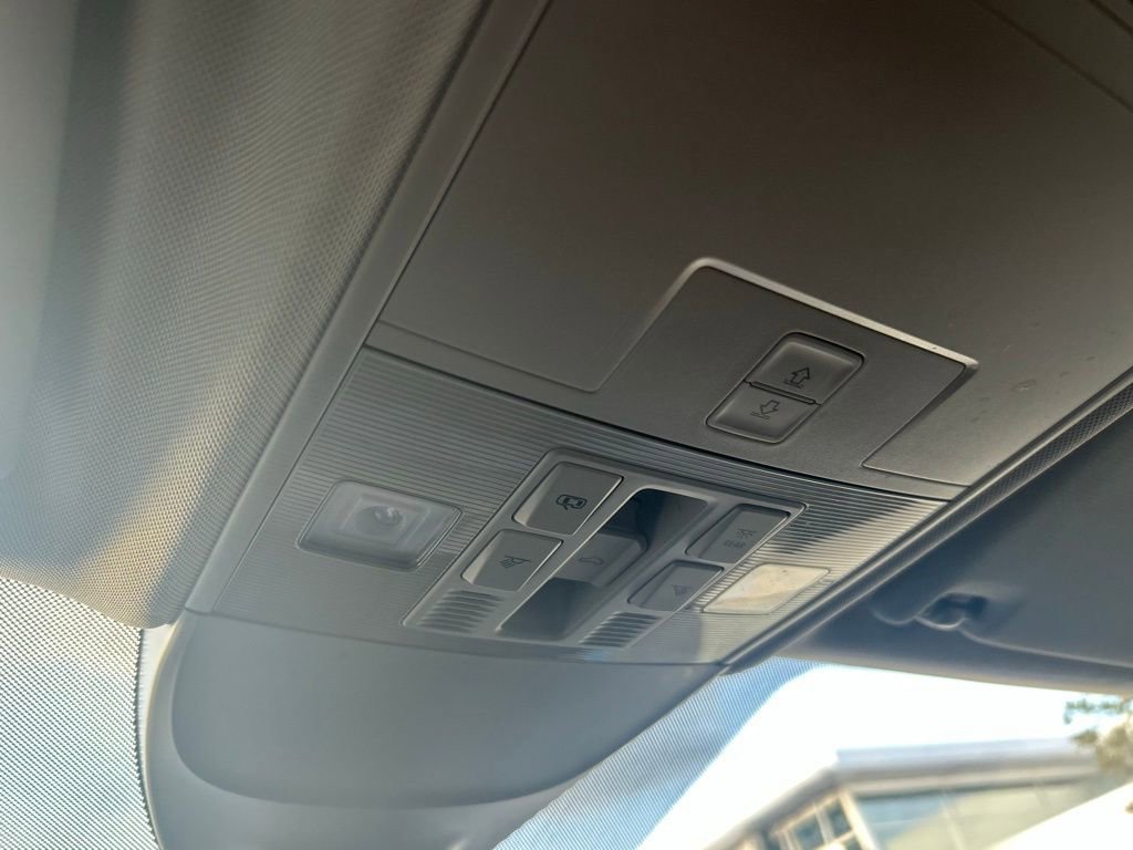 Used 2023 Volkswagen Taos SE w/ Panoramic Sunroof Package image 51