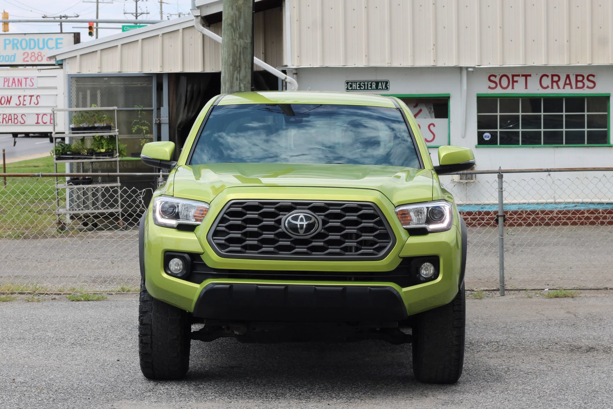 Used 2023 Toyota Tacoma TRD Off-Road w/ Technology Package AWD/4WD image 2