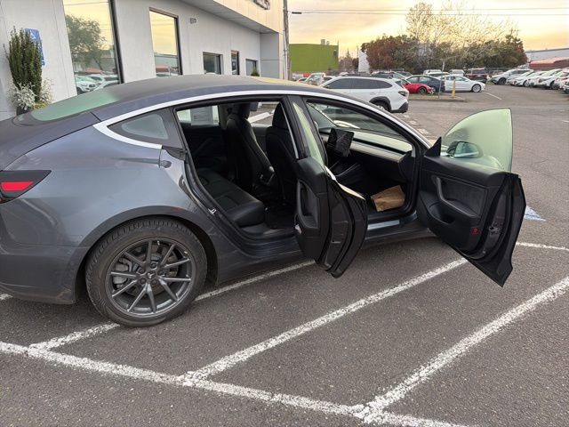 Used 2018 Tesla Model 3 Long Range image 11