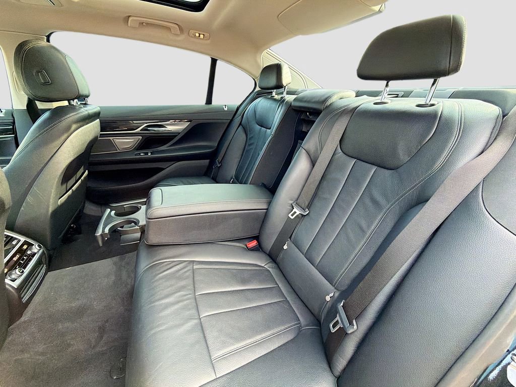 Used 2018 BMW 740i image 20