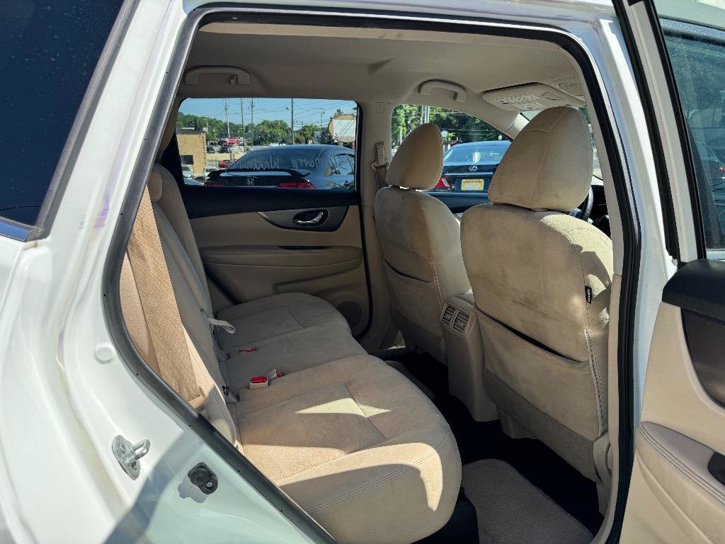 Used 2016 Nissan Rogue SV FWD image 15