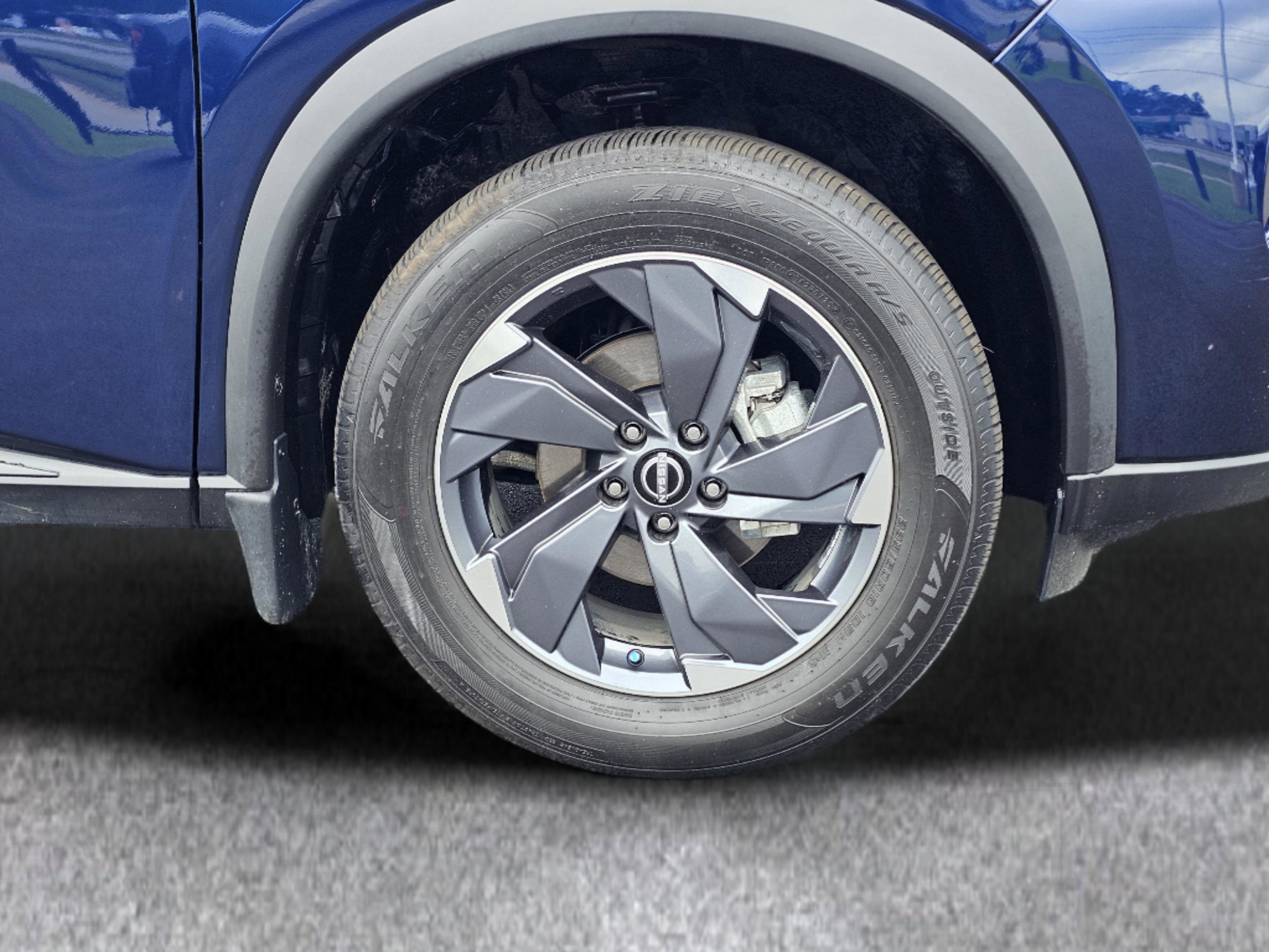 Used 2025 Nissan Rogue SV FWD image 6