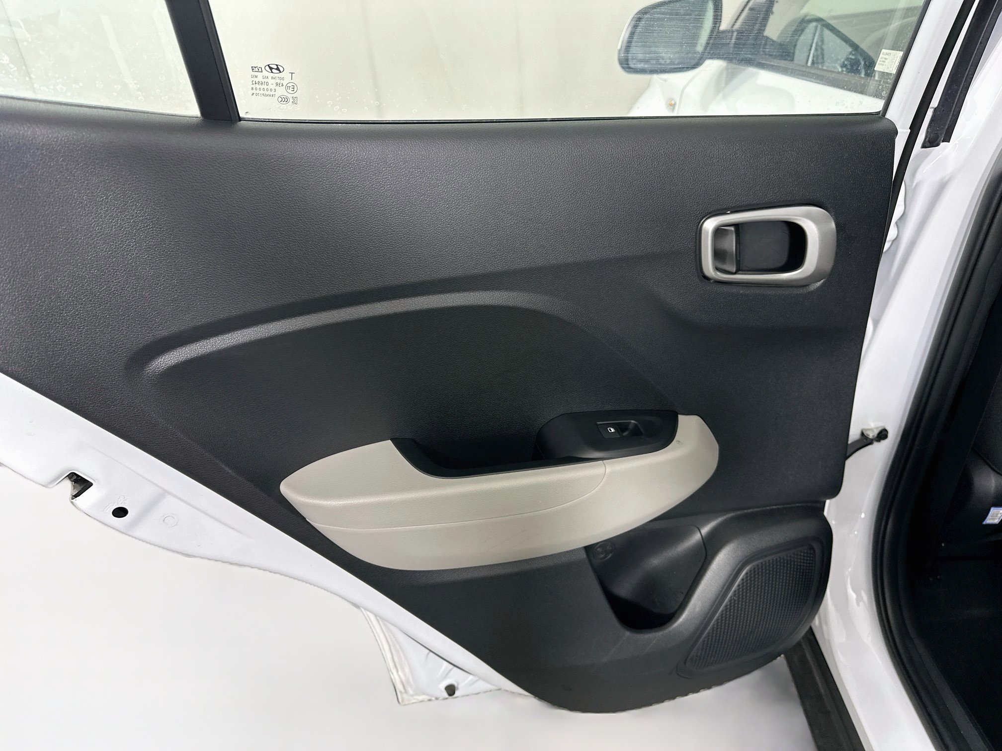 Used 2025 Hyundai Venue SEL FWD image 26