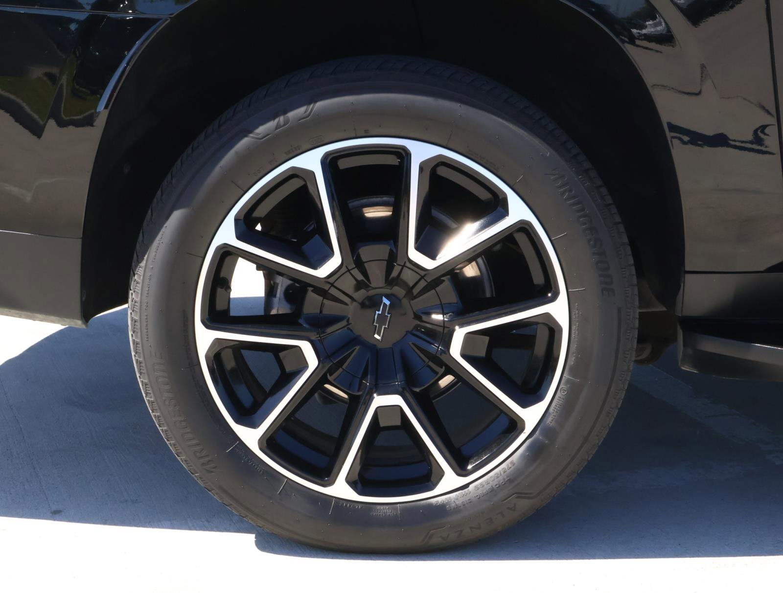 Used 2023 Chevrolet Suburban RST w/ Luxury Package image 9