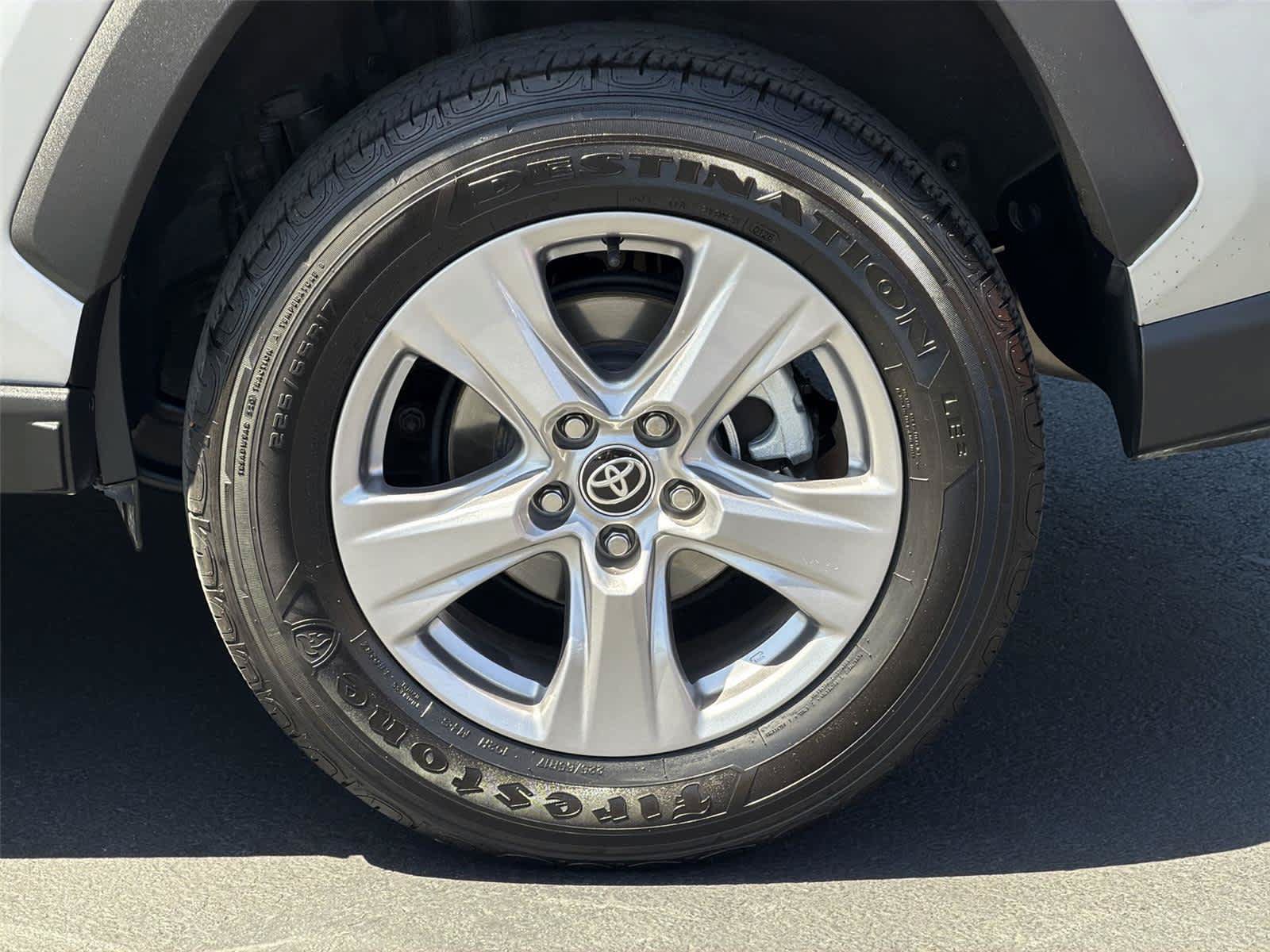 Used 2025 Toyota RAV4 XLE FWD image 9