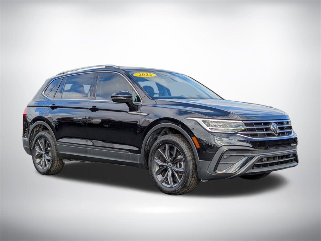 Used 2022 Volkswagen Tiguan SE image 2