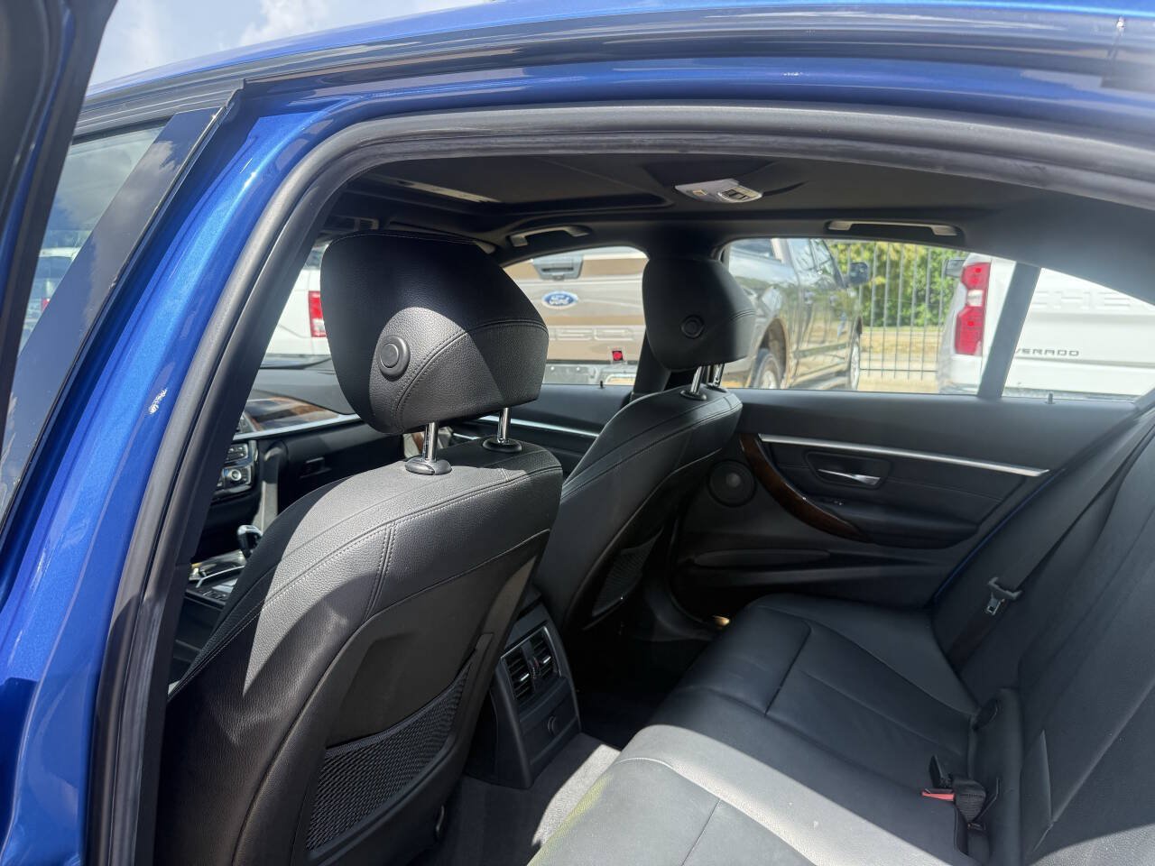 Used 2017 BMW 330e RWD image 12