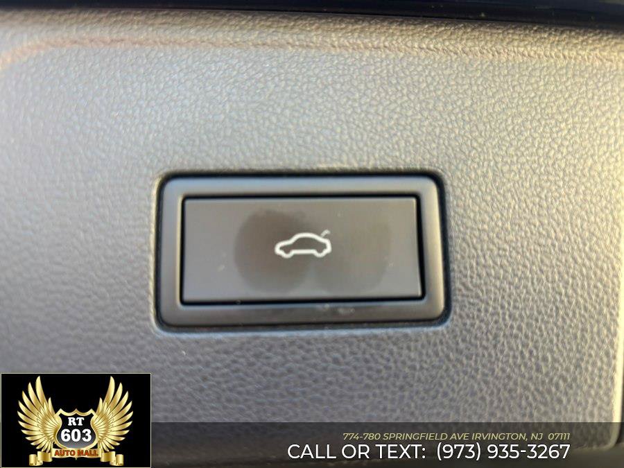 Used 2025 Volkswagen Atlas SE AWD/4WD image 8