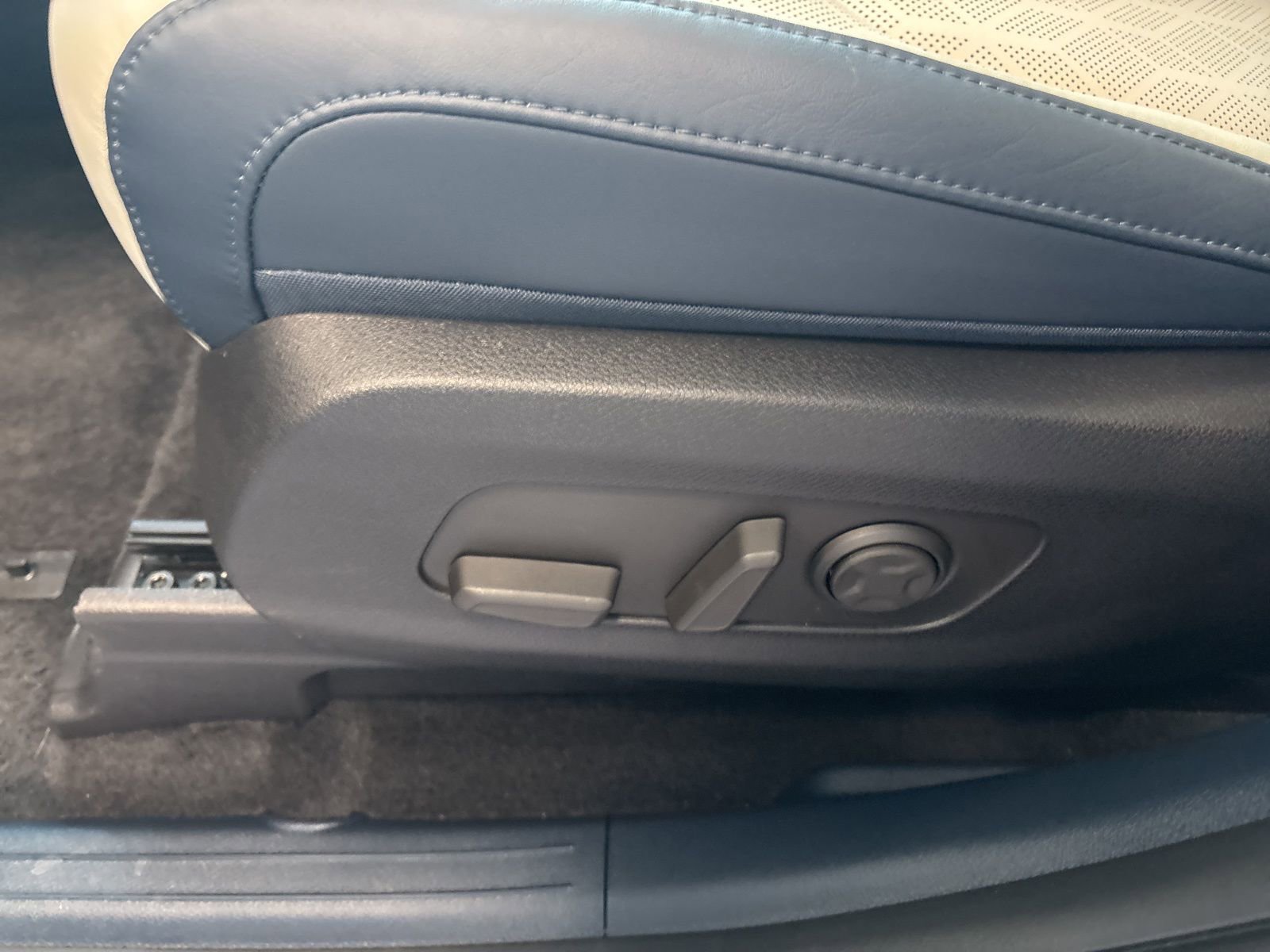 New 2025 Kia Carnival SX image 22