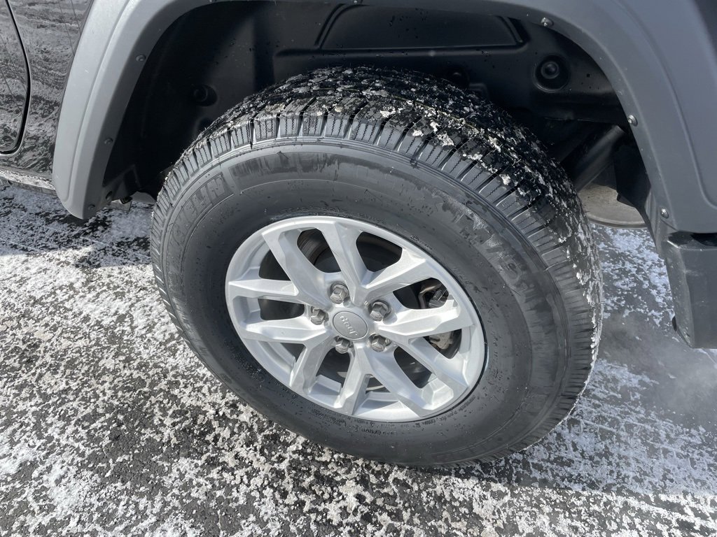 Used 2023 Jeep Wrangler Sport S image 3