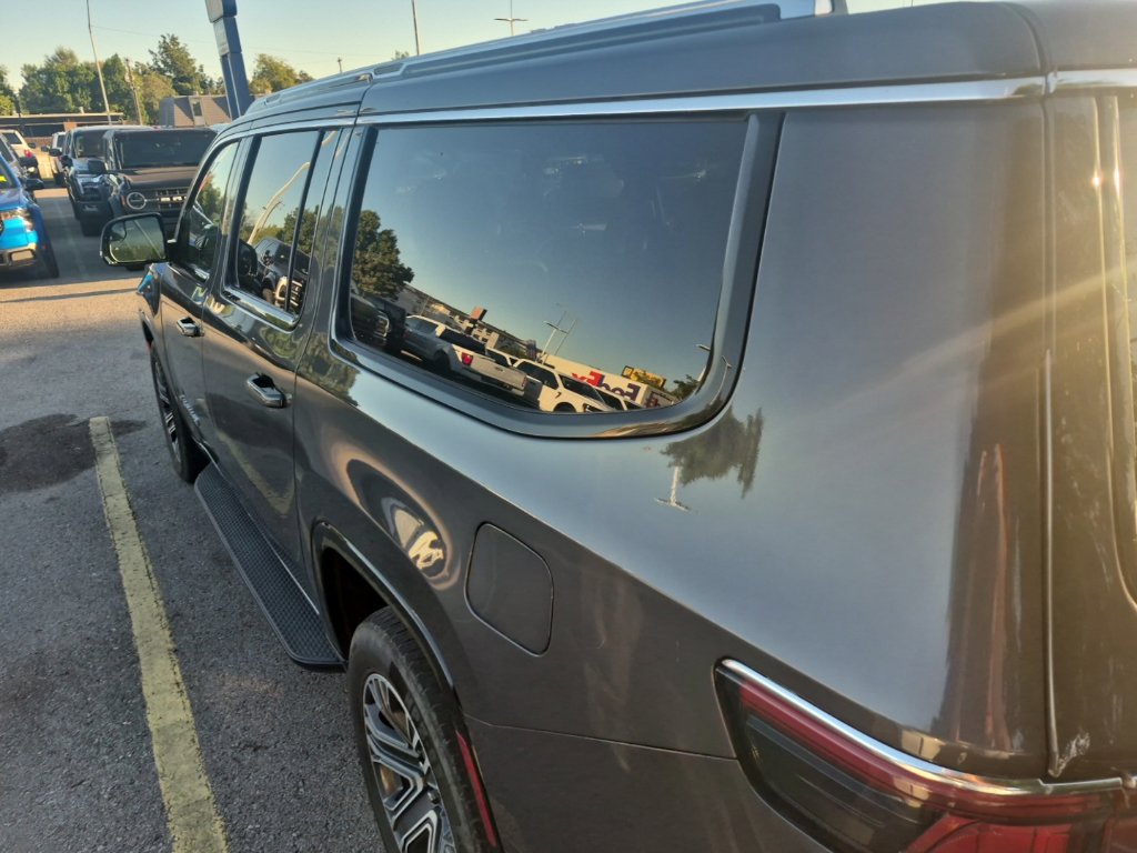 Used 2024 Jeep Wagoneer L Series II AWD/4WD image 11
