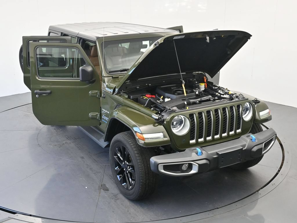 Used 2023 Jeep Wrangler Unlimited Sahara w/ Cold Weather Group AWD/4WD image 37