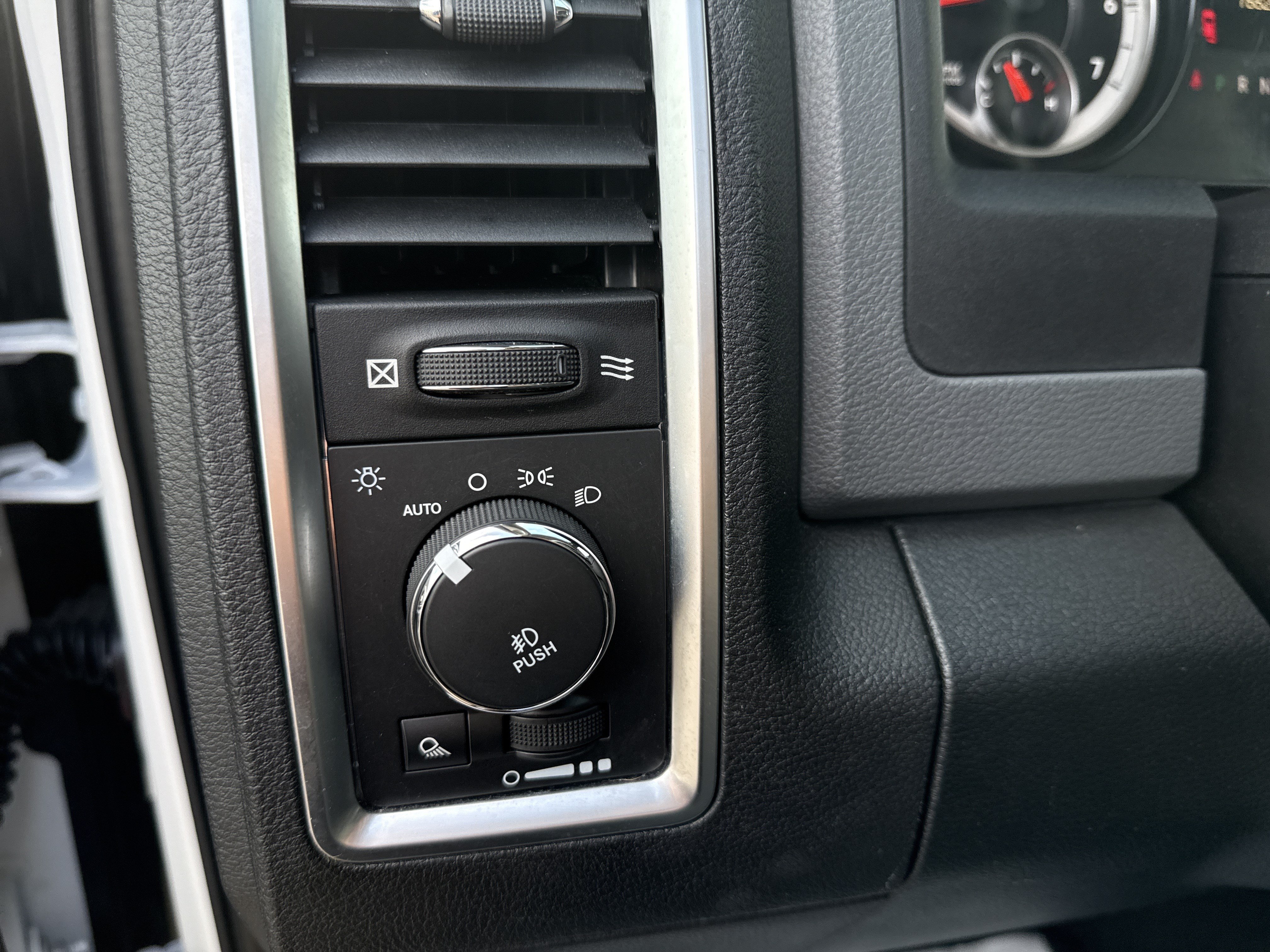 Used 2015 RAM 1500 Big Horn RWD image 27
