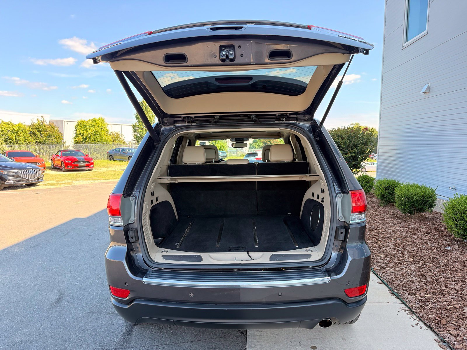 Used 2017 Jeep Grand Cherokee Limited w/ Luxury Group II AWD/4WD image 44