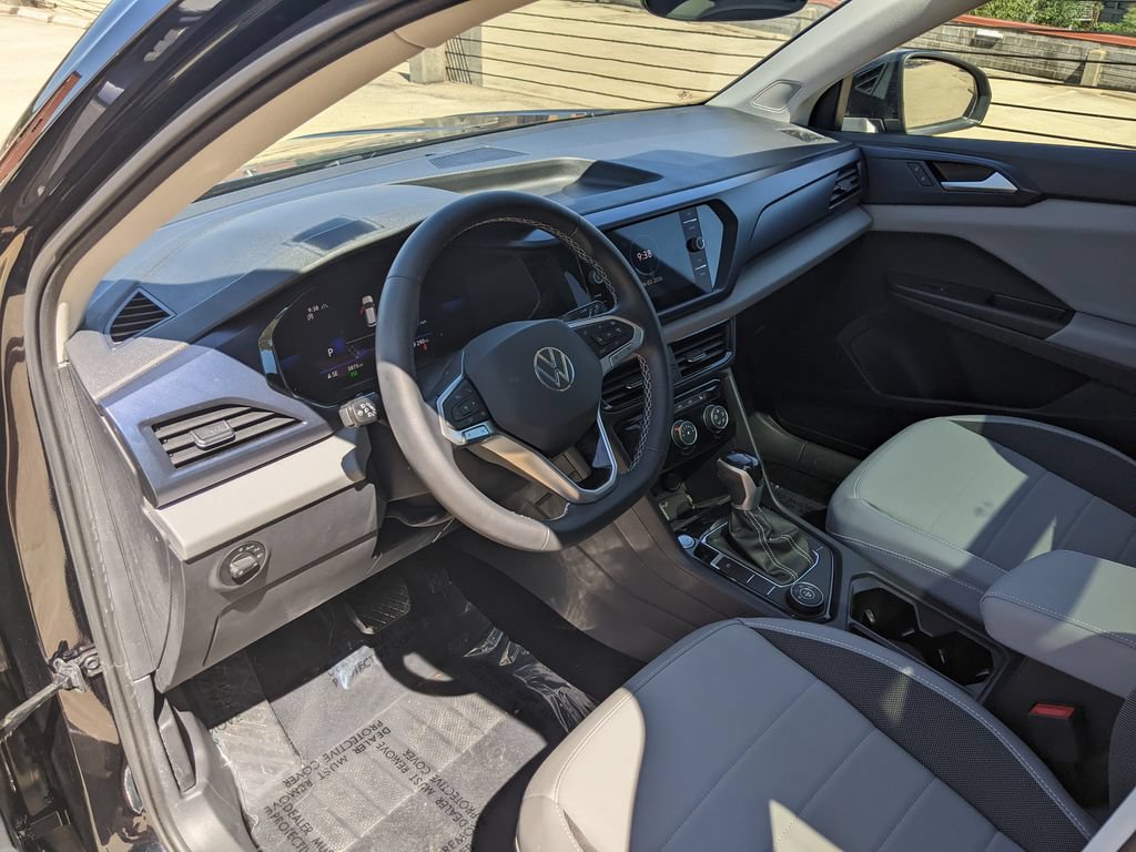 Used 2023 Volkswagen Taos SE w/ Panoramic Sunroof Package AWD/4WD image 8