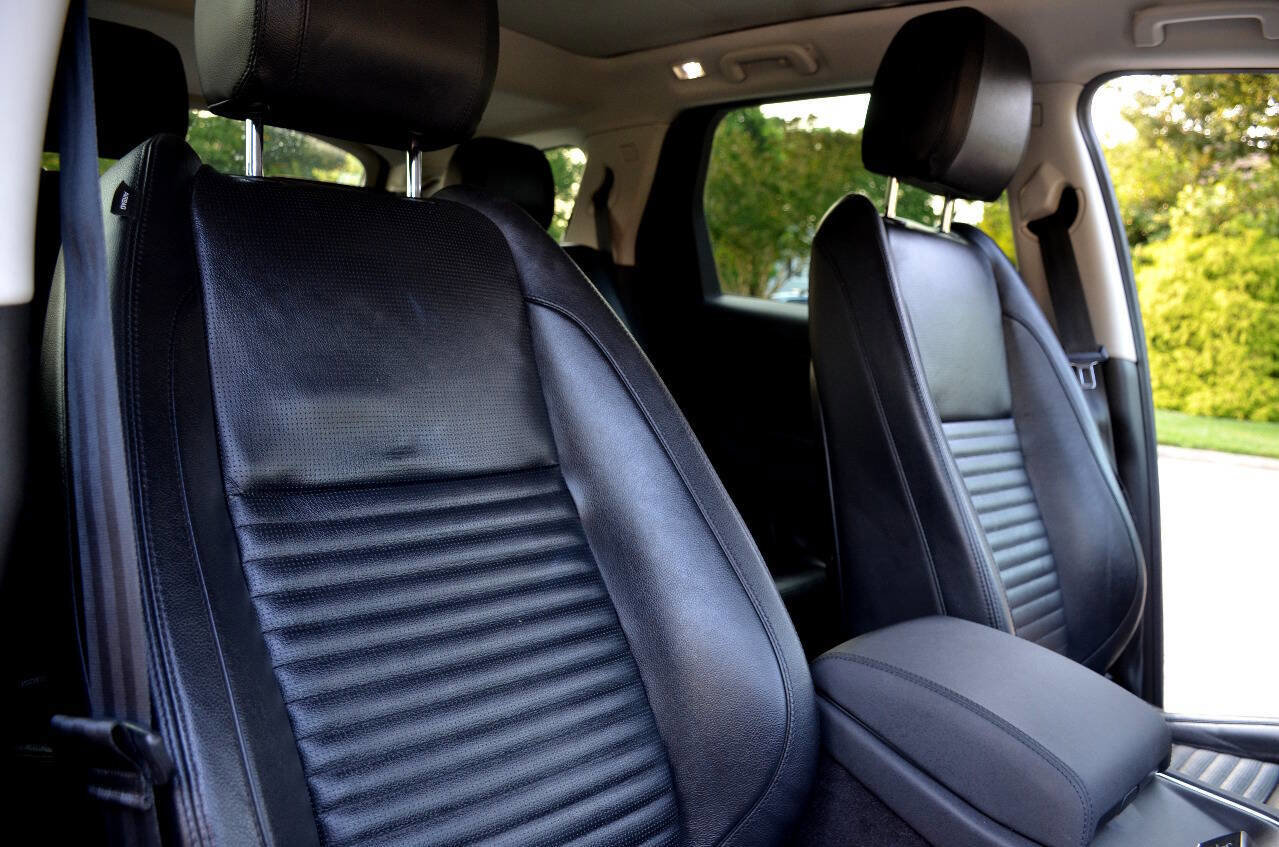 Used 2020 Land Rover Discovery Sport S image 17