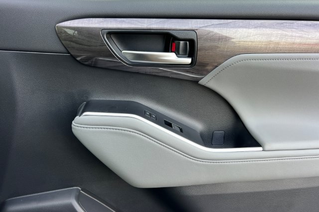 New 2026 Toyota Highlander Limited AWD/4WD image 19