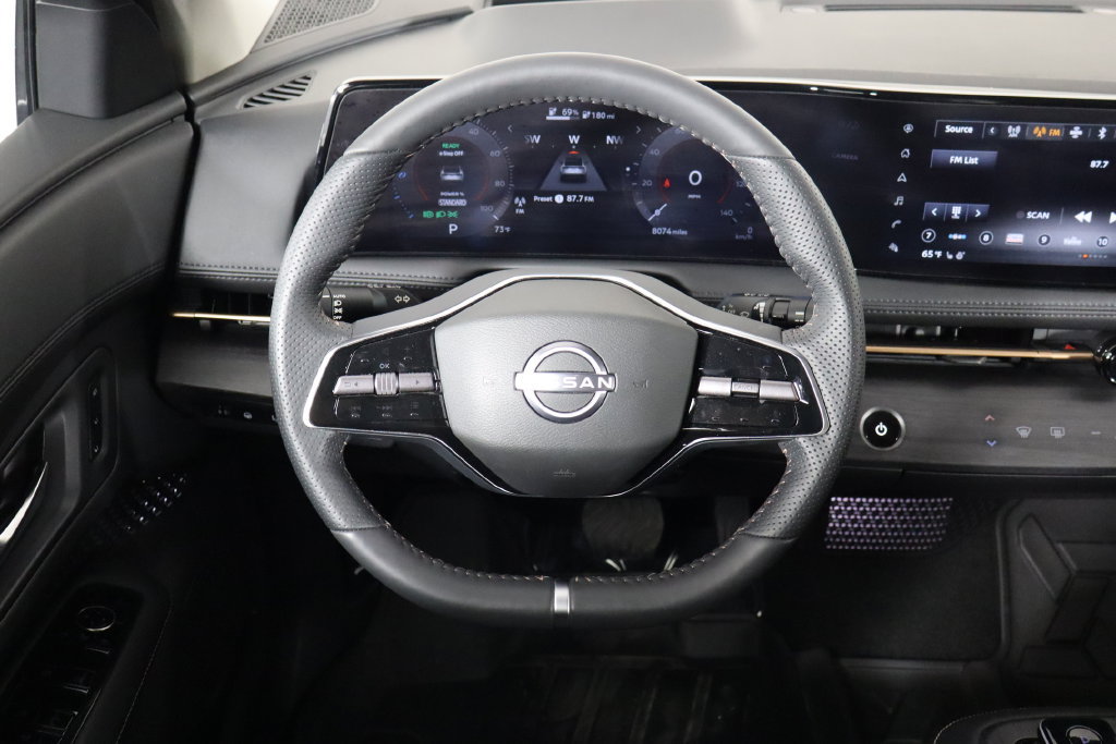 Used 2023 Nissan Ariya AWD image 7
