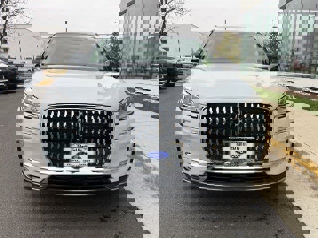 Used 2025 Lincoln Corsair Reserve w/ Towing Package image 2