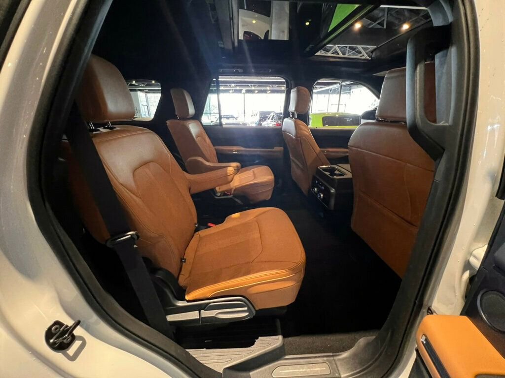 Used 2024 Ford Expedition Platinum image 15
