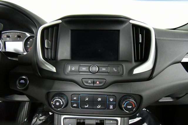 Used 2024 GMC Terrain SLE image 4