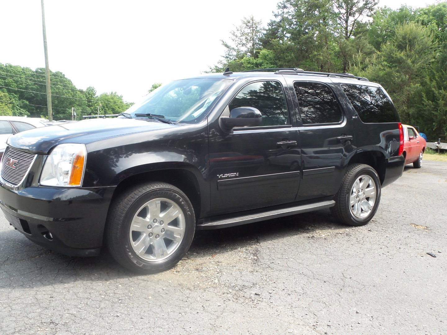 Used 2012 GMC Yukon SLT w/ SLT-2 Equipment Package image 2