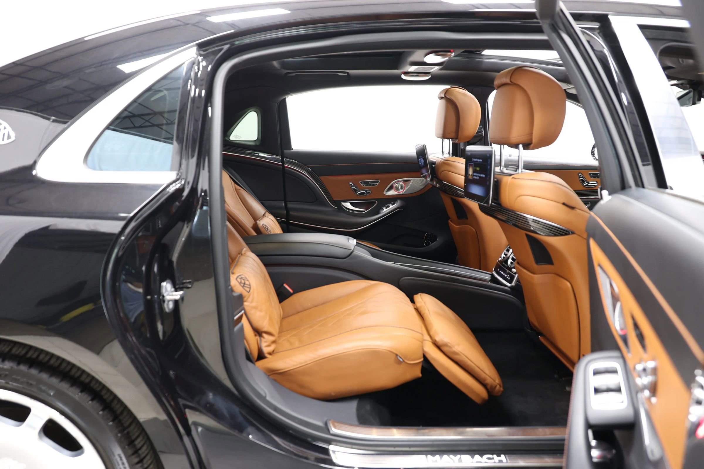 Used 2019 Mercedes-Benz Maybach S 560 4MATIC image 96