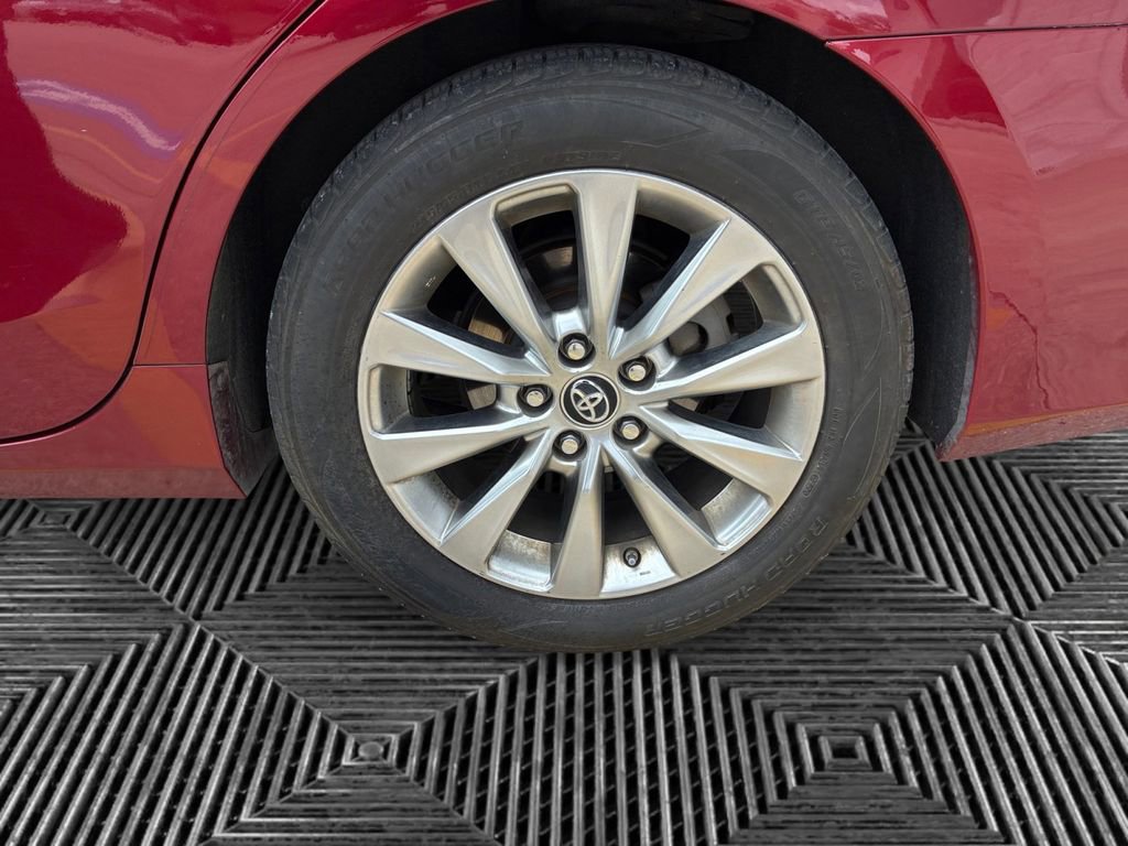 Used 2015 Toyota Camry XLE w/ Moonroof Package image 12