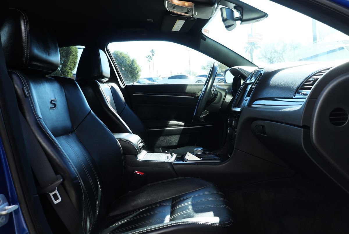 Used 2018 Chrysler 300 S image 34