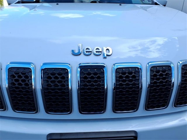 Used 2019 Jeep Cherokee Limited image 9