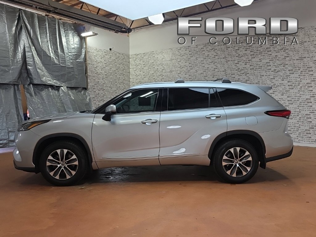 Used 2022 Toyota Highlander XLE image 5