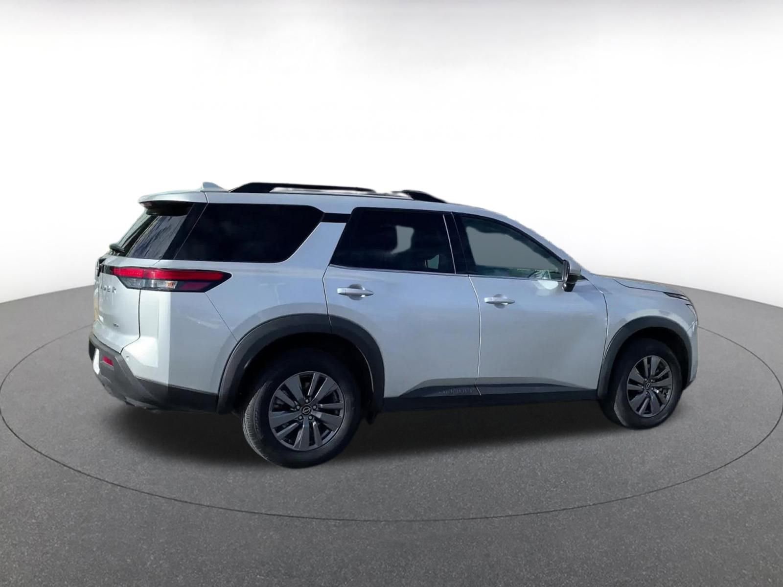 Used 2025 Nissan Pathfinder SV image 15