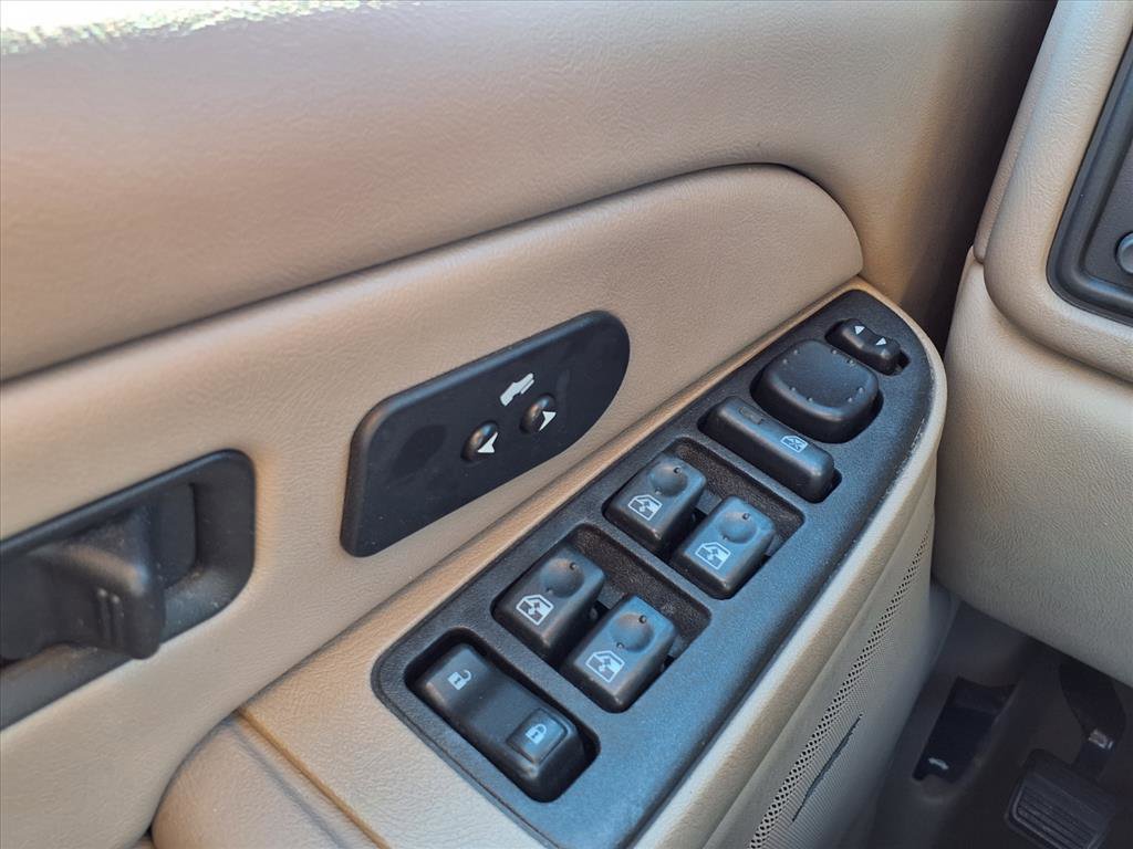 Used 2004 Chevrolet Suburban LS w/ Preferred Equipment Group image 9