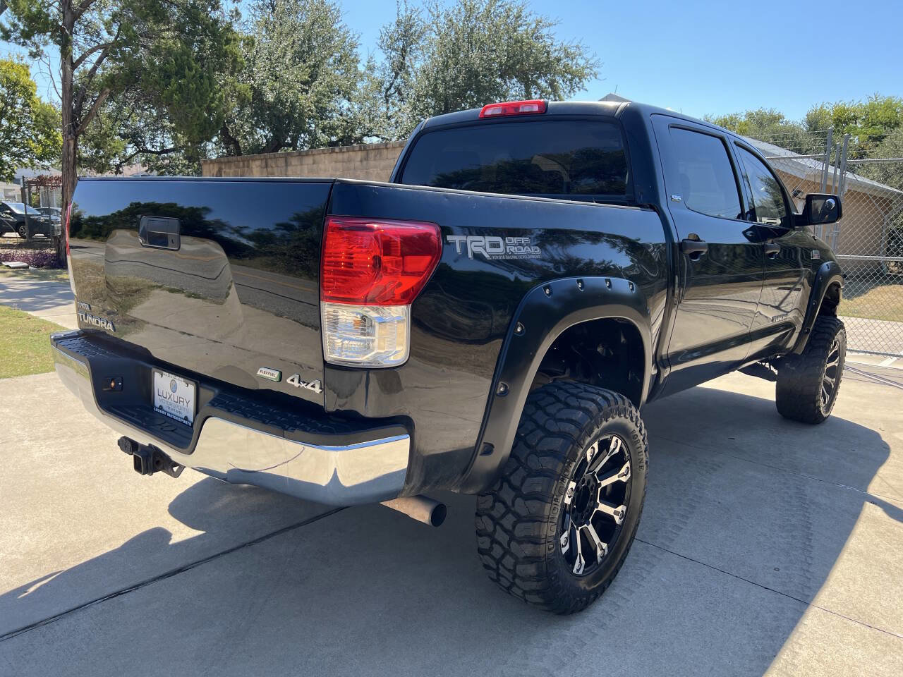 Used 2010 Toyota Tundra 4x4 CrewMax image 11