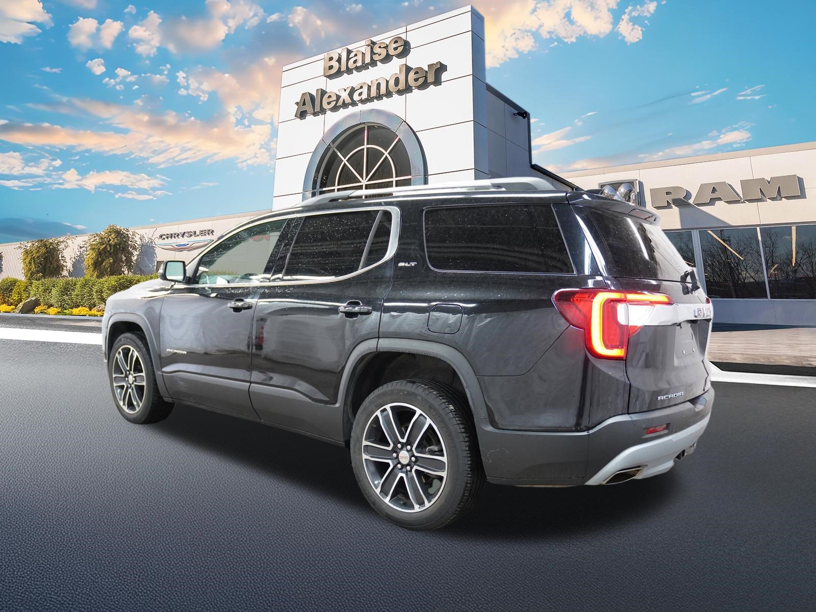 Used 2023 GMC Acadia SLT w/ Technology Package AWD/4WD image 11