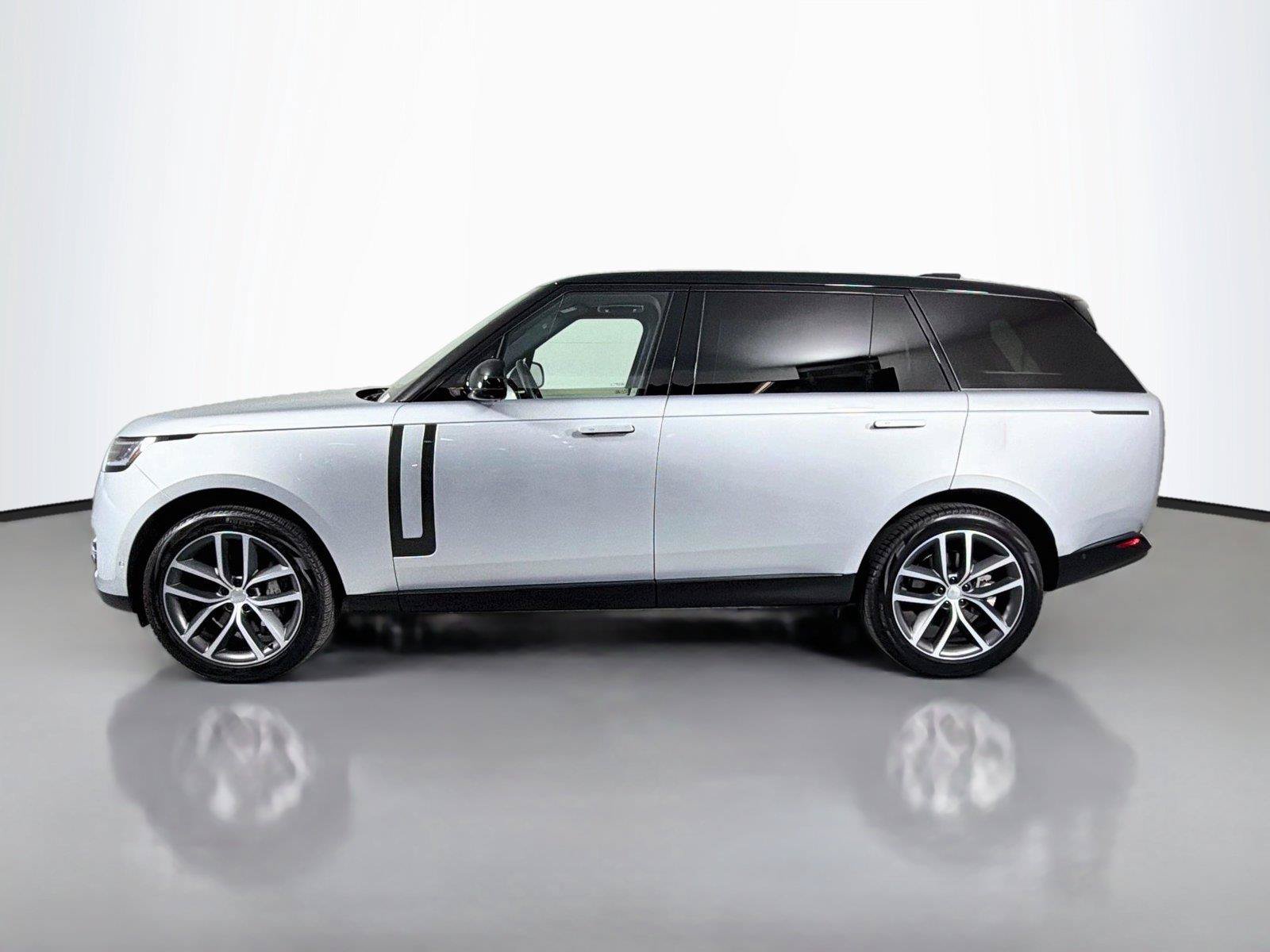 Certified 2025 Land Rover Range Rover Long Wheelbase SE AWD/4WD image 8