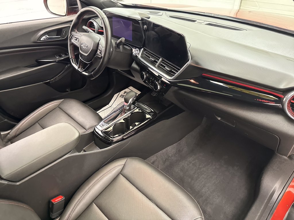 Certified 2024 Chevrolet Trax RS w/ Sunroof Package FWD image 28