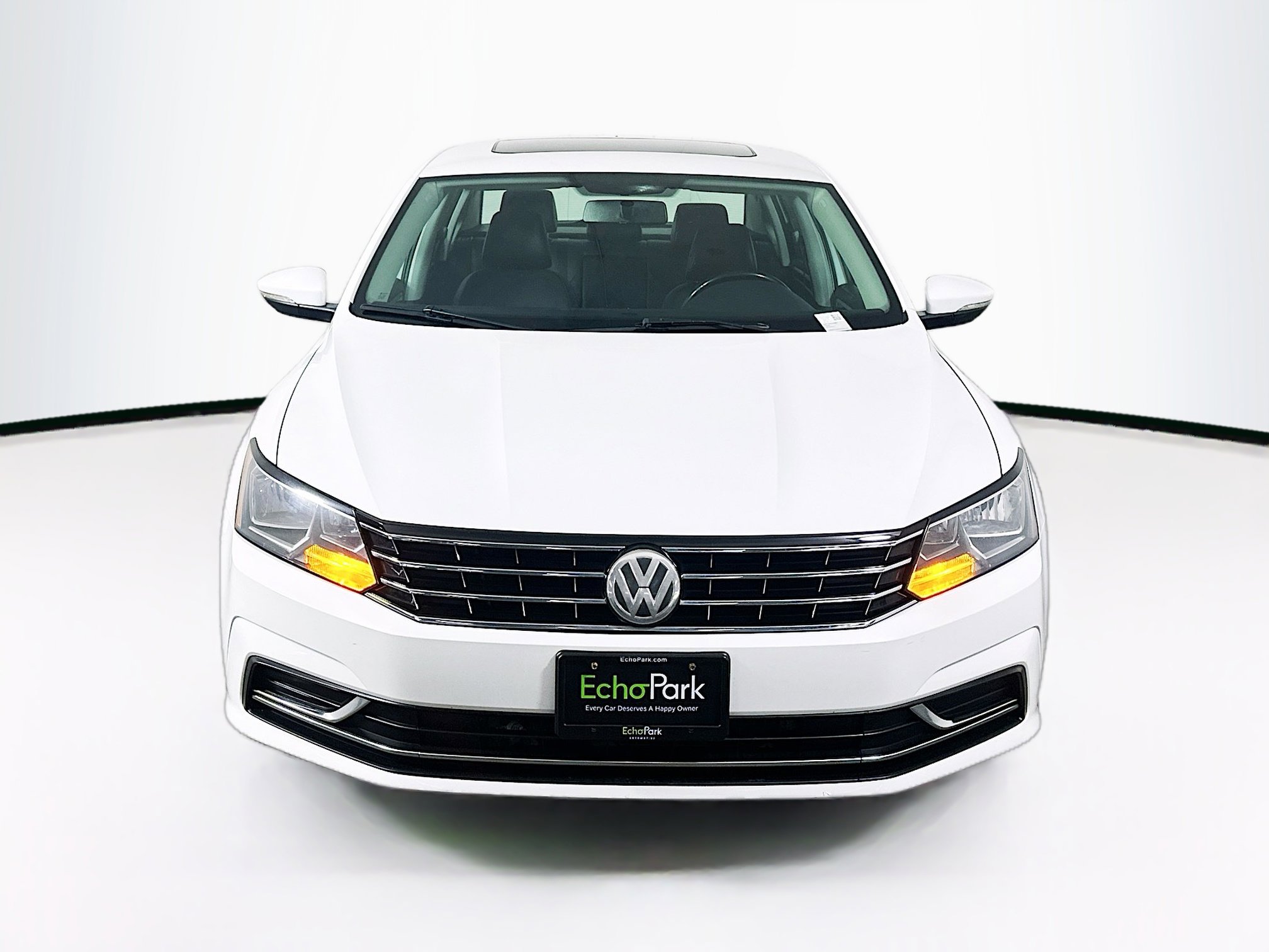 Used 2017 Volkswagen Passat 1.8T SE image 2