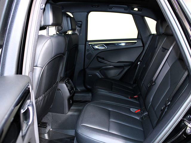 Certified 2024 Porsche Macan image 22