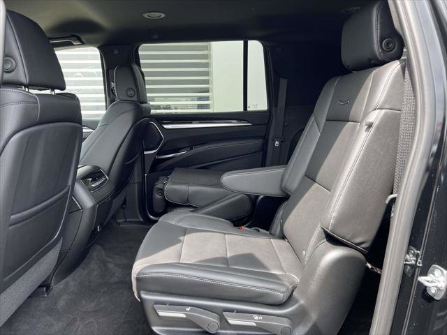 Used 2025 Cadillac Escalade ESV Luxury AWD/4WD image 15
