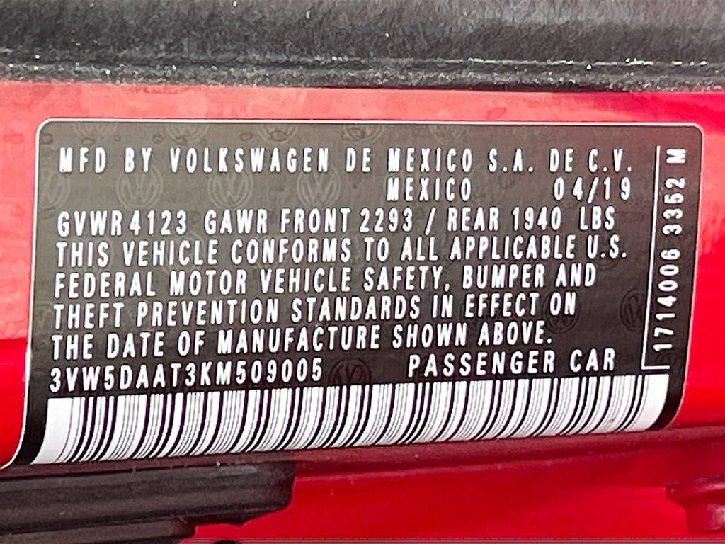 Used 2019 Volkswagen Beetle 2.0T SE FWD image 32