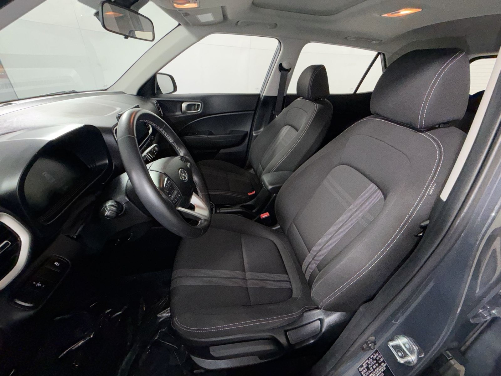 Used 2023 Hyundai Venue SEL FWD image 13