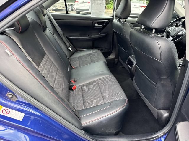 Used 2015 Toyota Camry SE w/ Moonroof Package FWD image 10