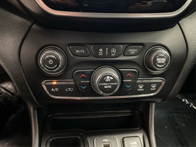 Used 2020 Jeep Cherokee Limited image 31