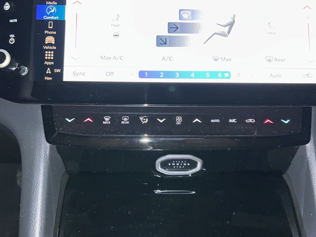 New 2026 Jeep Grand Cherokee Altitude image 13