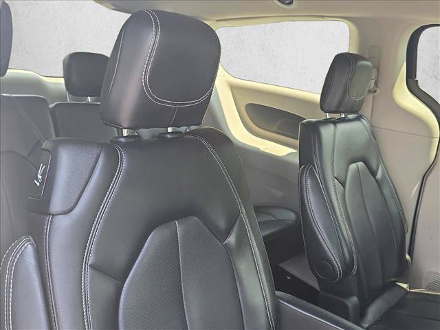 Used 2024 Chrysler Pacifica Touring-L FWD image 22