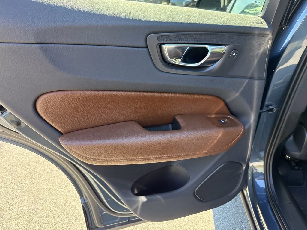 Used 2019 Volvo XC60 T5 Inscription image 40