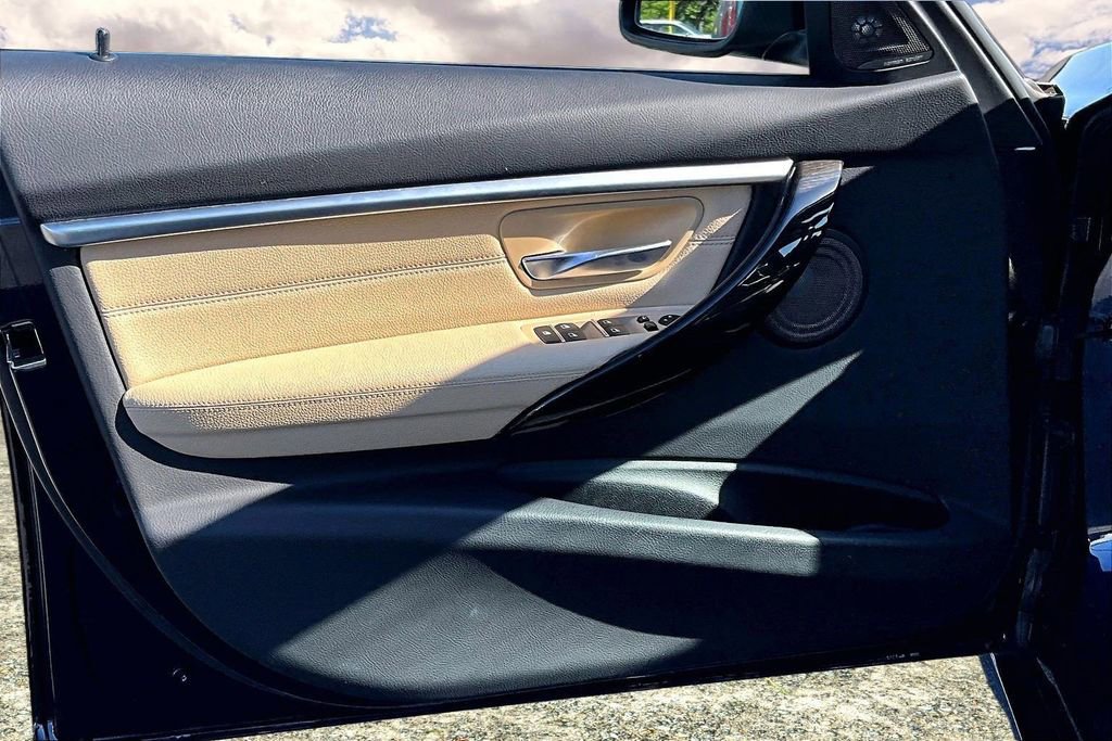 Used 2017 BMW 340i xDrive Sedan AWD/4WD image 20