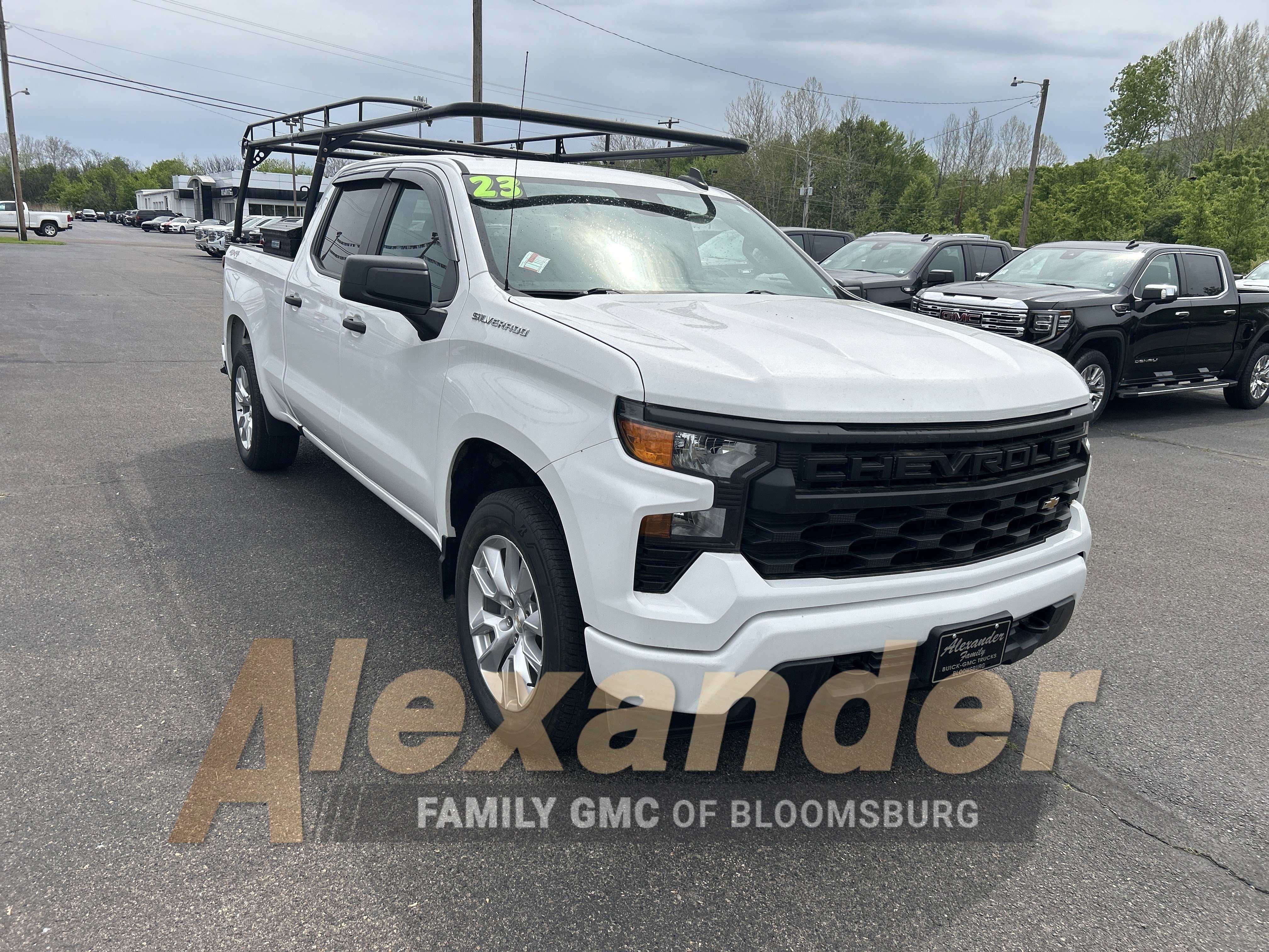 Used 2023 Chevrolet Silverado 1500 Custom AWD/4WD image 1