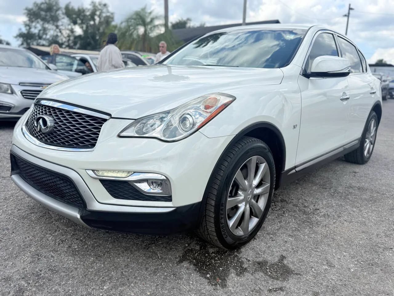 Used 2017 INFINITI QX50 2WD image 3